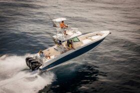 Boston Whaler 350 Outrage