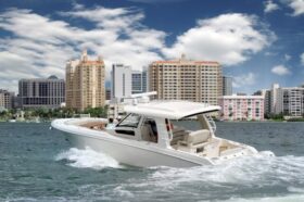 Boston Whaler 350 Realm